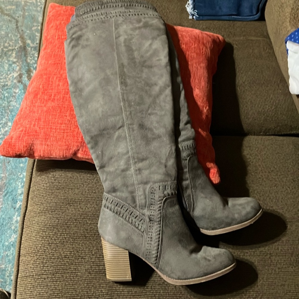 Size 8.5 suede excellent condition boots